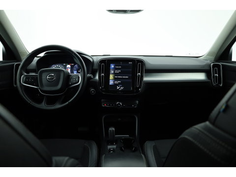 Volvo XC40 1.5 T3 Momentum Pro | RIJKLAAR!! | Cruise Contr. | Trekhaak | Camera | All Season | Apple CarPlay | Navi