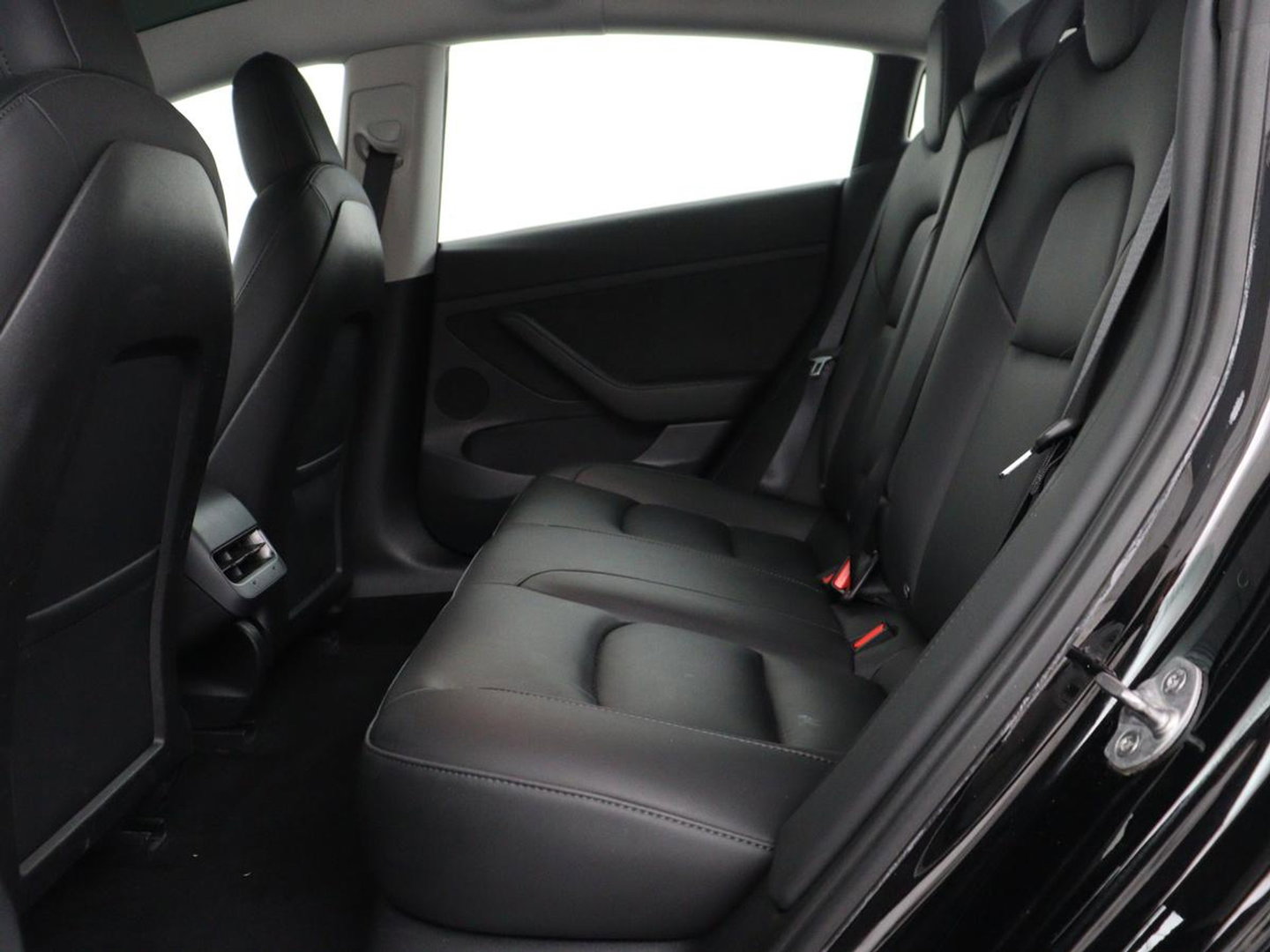 Tesla Model 3 Long Range AWD 75 kWh | SOH 88,8% | Panoramadak | Leder | Memory | Stuur/stoel verwarming | Achterbank verwarming | Adaptive cruise | Climate control