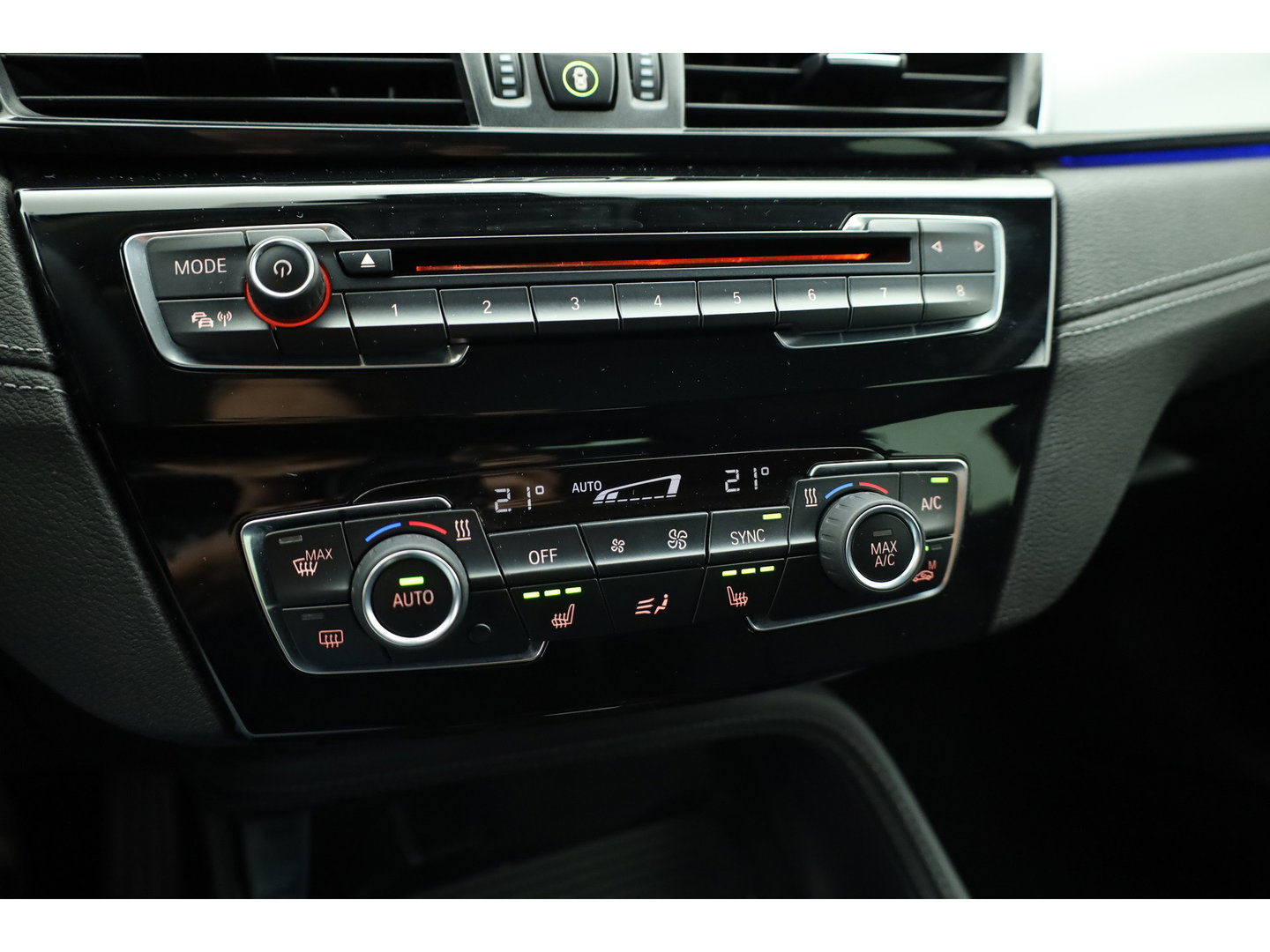 BMW X2 sDrive20i | Navi | Stoelverw. | Elek. Achterklep | Afn. Trekhaak | All Seasons