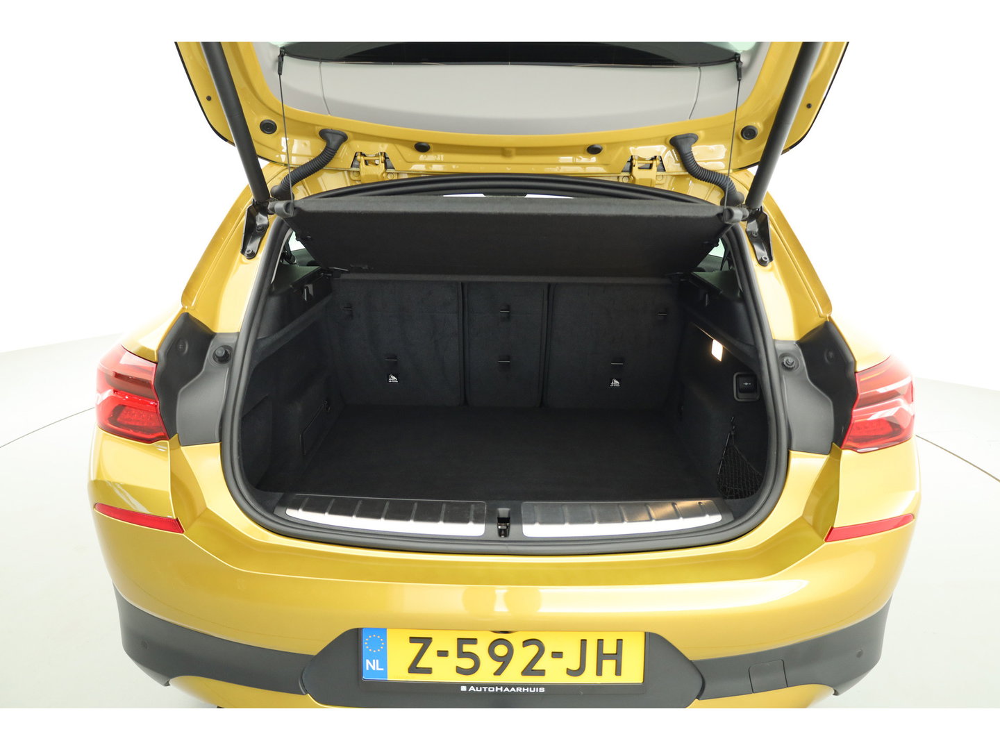 BMW X2 sDrive20i | Navi | Stoelverw. | Elek. Achterklep | Afn. Trekhaak | All Seasons