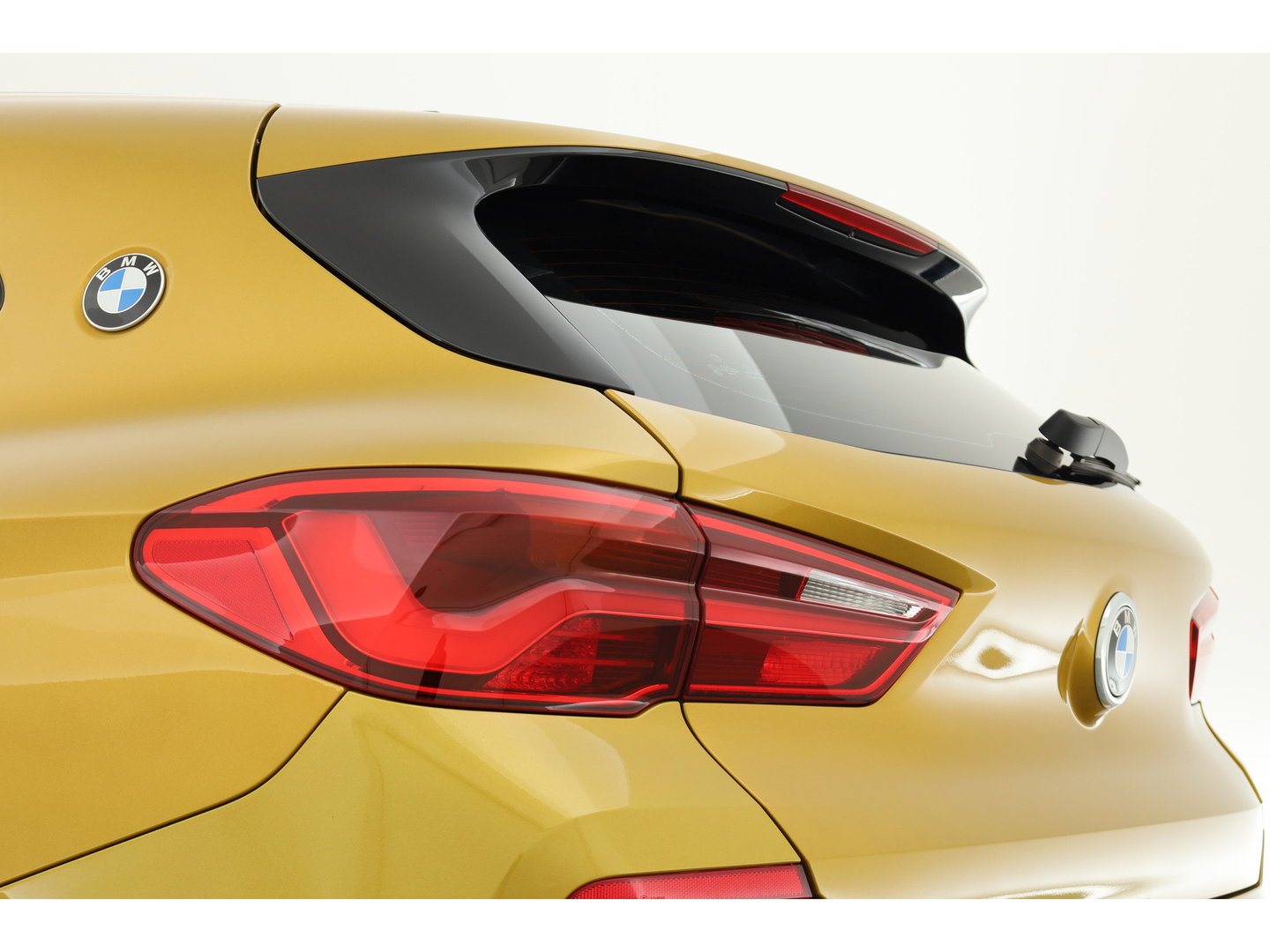 BMW X2 sDrive20i | Navi | Stoelverw. | Elek. Achterklep | Afn. Trekhaak | All Seasons