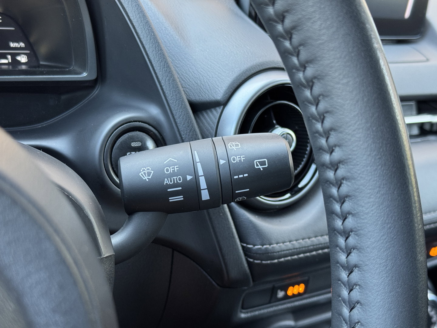 Mazda CX-3 2.0 SkyActiv-G 121 Sportive | Cruise Control | Parkeersensoren Achter | Apple Carplay | Android Auto |Stoelverwarming | Navigatie | 18" Lichtmetaal | Airconditioning