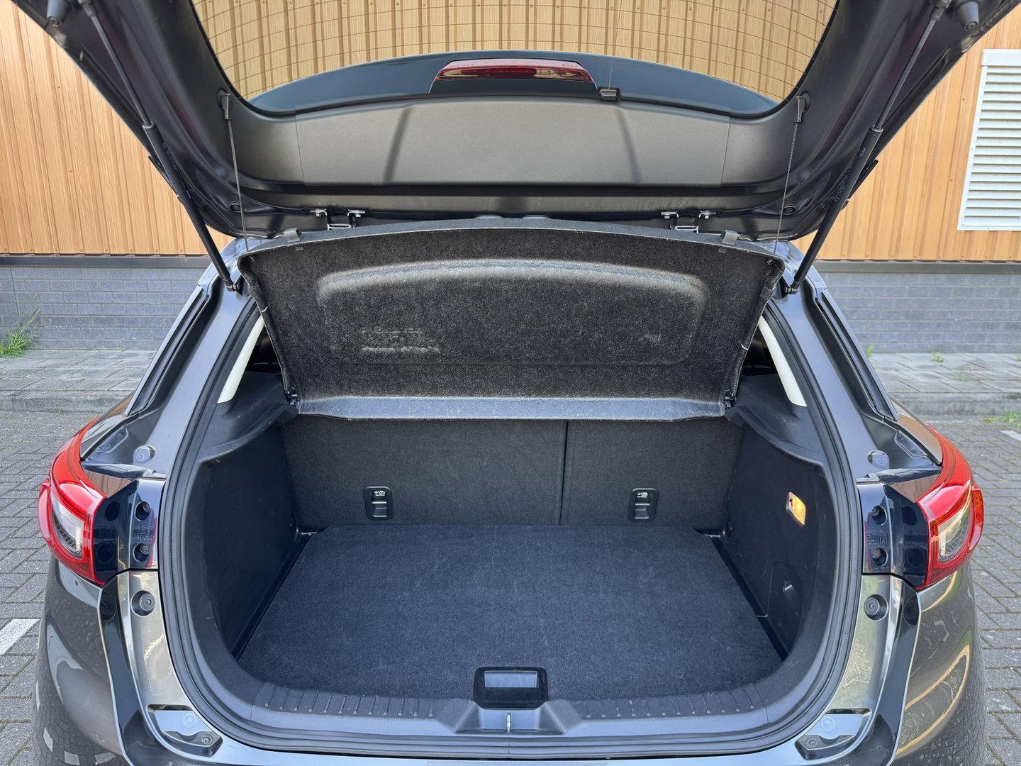 Mazda CX-3 2.0 SkyActiv-G 121 Sportive | Cruise Control | Parkeersensoren Achter | Apple Carplay | Android Auto |Stoelverwarming | Navigatie | 18" Lichtmetaal | Airconditioning