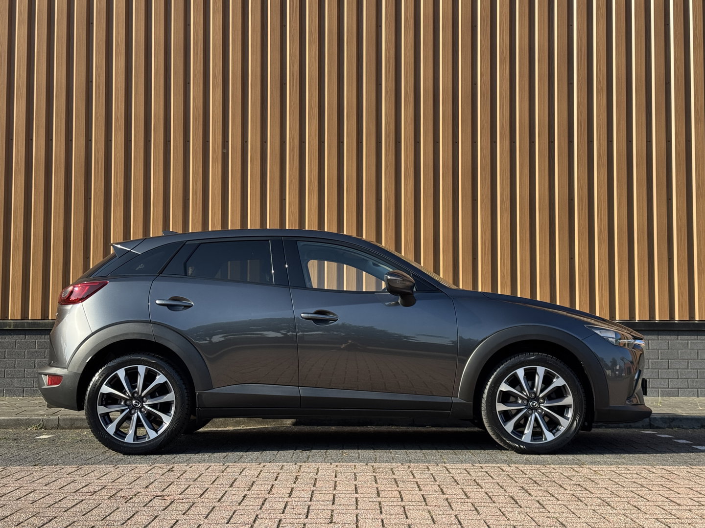 Mazda CX-3 2.0 SkyActiv-G 121 Sportive | Cruise Control | Parkeersensoren Achter | Apple Carplay | Android Auto |Stoelverwarming | Navigatie | 18" Lichtmetaal | Airconditioning