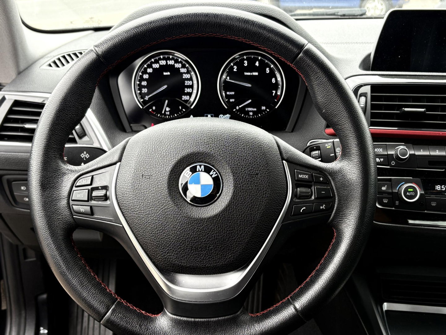 BMW 1 Serie 118i High Executive Sport | AUT | STOELVERW. | TREKHAAK AFNEEMBAAR | LMV