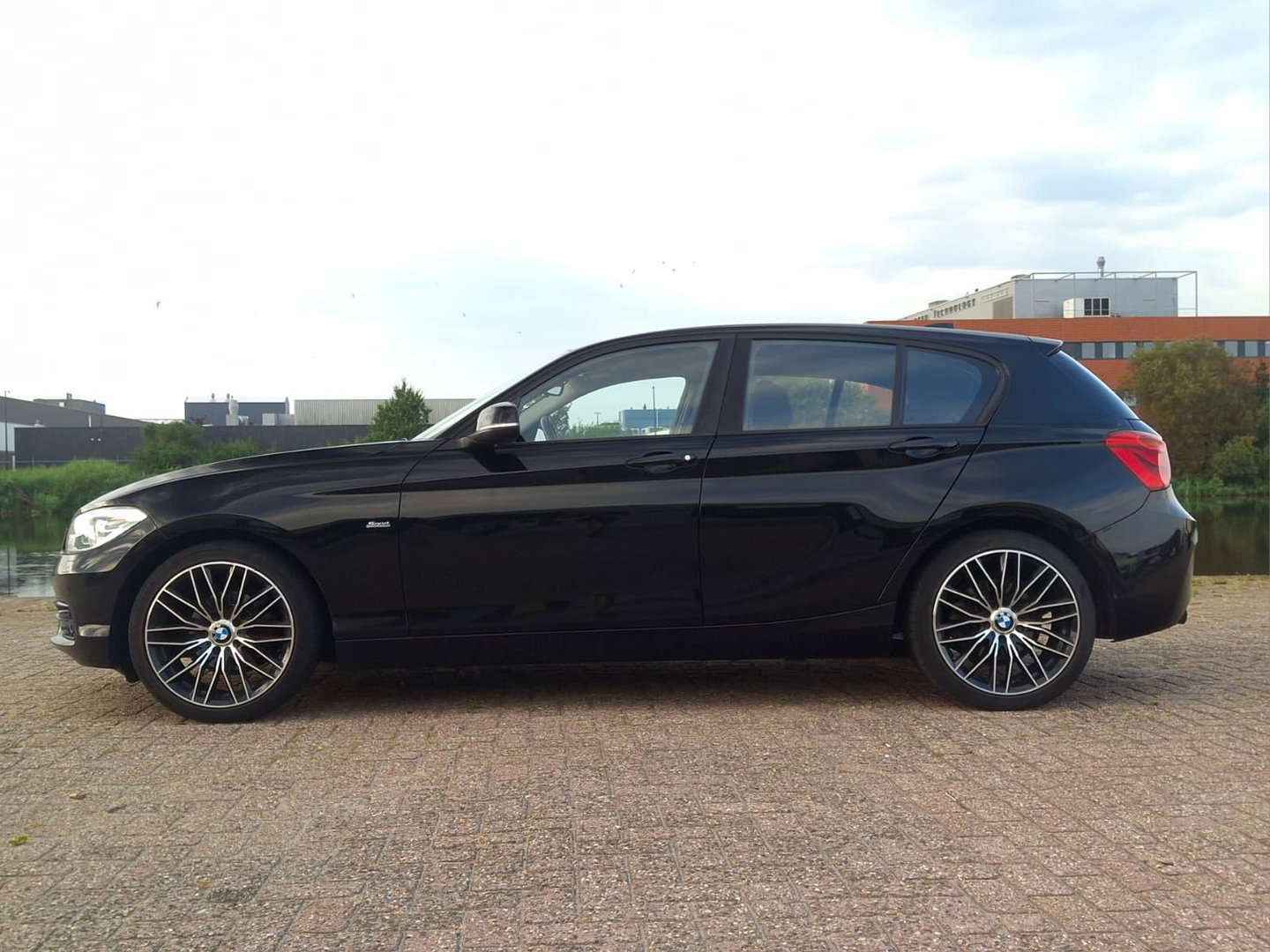 BMW 1 Serie 118i High Executive Sport | AUT | STOELVERW. | TREKHAAK AFNEEMBAAR | LMV