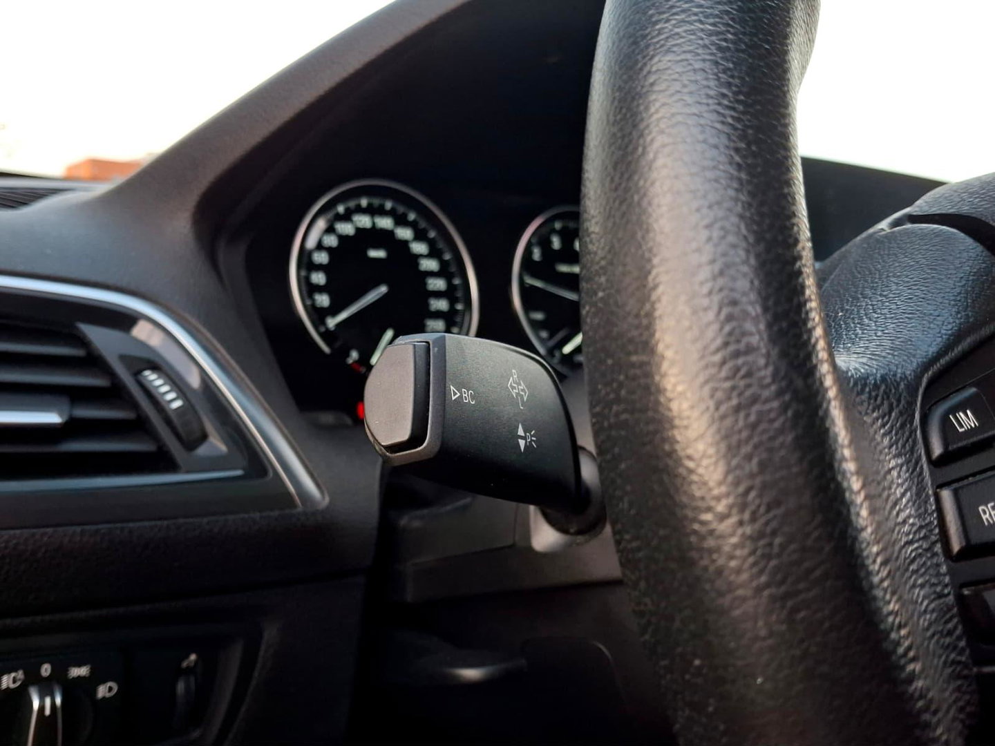 BMW 1 Serie 118i High Executive Sport | AUT | STOELVERW. | TREKHAAK AFNEEMBAAR | LMV