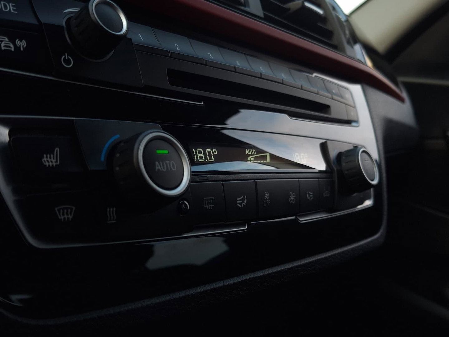 BMW 1 Serie 118i High Executive Sport | AUT | STOELVERW. | TREKHAAK AFNEEMBAAR | LMV