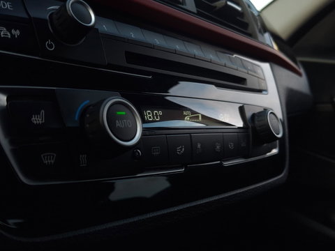 BMW 1 Serie 118i High Executive Sport | AUT | STOELVERW. | TREKHAAK AFNEEMBAAR | LMV