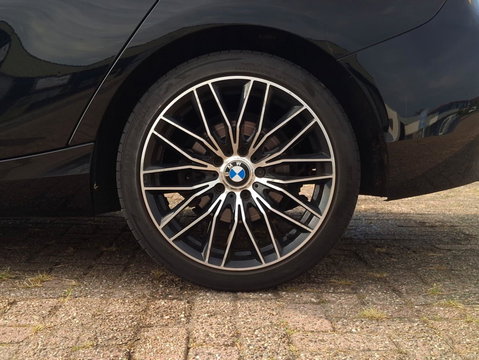 BMW 1 Serie 118i High Executive Sport | AUT | STOELVERW. | TREKHAAK AFNEEMBAAR | LMV