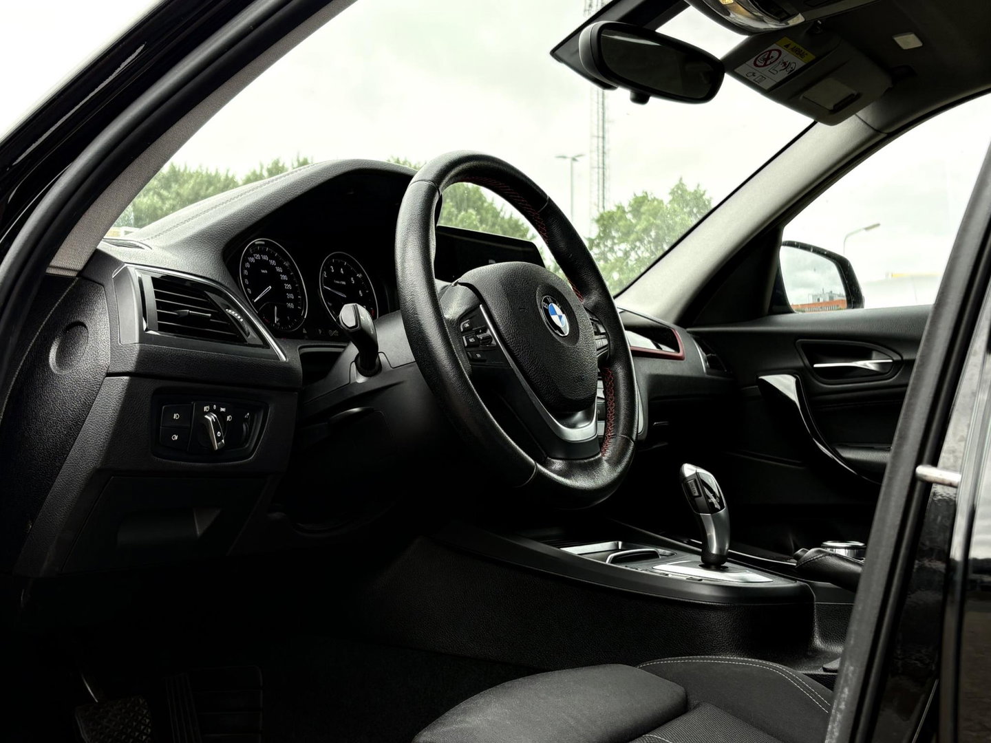 BMW 1 Serie 118i High Executive Sport | AUT | STOELVERW. | TREKHAAK AFNEEMBAAR | LMV