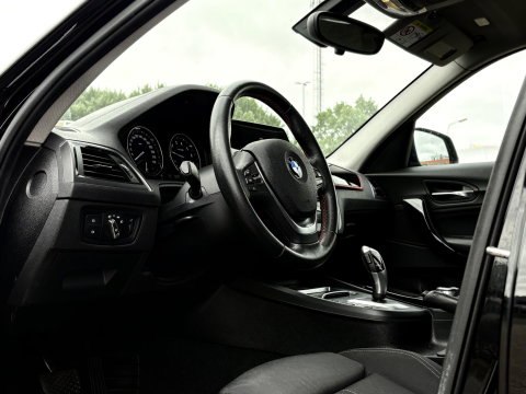 BMW 1 Serie 118i High Executive Sport | AUT | STOELVERW. | TREKHAAK AFNEEMBAAR | LMV