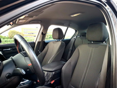 BMW 1 Serie 118i High Executive Sport | AUT | STOELVERW. | TREKHAAK AFNEEMBAAR | LMV