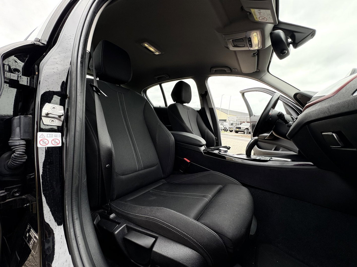 BMW 1 Serie 118i High Executive Sport | AUT | STOELVERW. | TREKHAAK AFNEEMBAAR | LMV