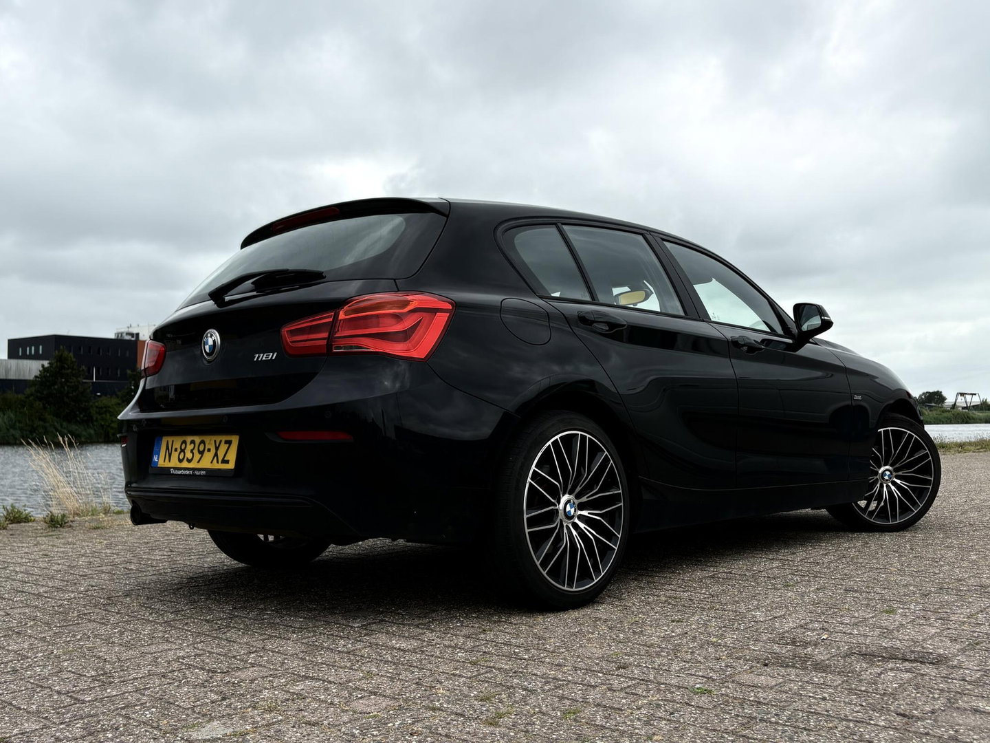 BMW 1 Serie 118i High Executive Sport | AUT | STOELVERW. | TREKHAAK AFNEEMBAAR | LMV