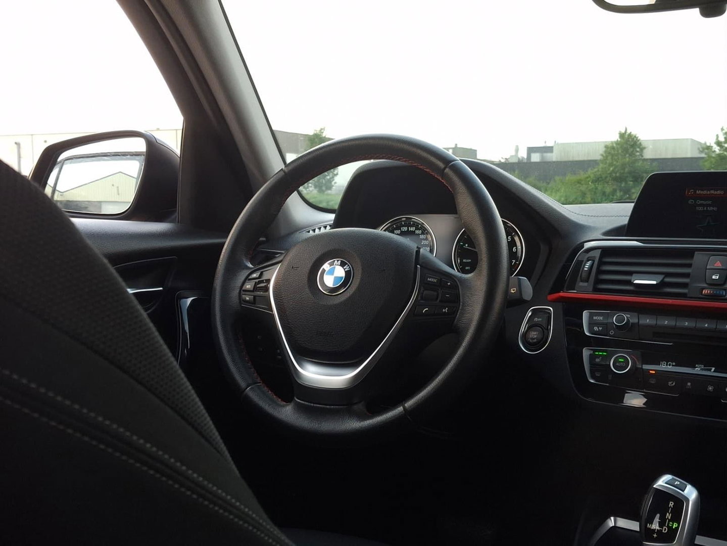 BMW 1 Serie 118i High Executive Sport | AUT | STOELVERW. | TREKHAAK AFNEEMBAAR | LMV