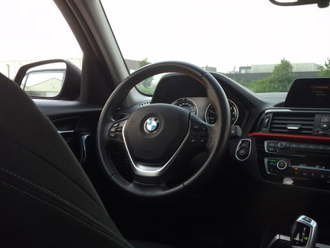 BMW 1 Serie 118i High Executive Sport | AUT | STOELVERW. | TREKHAAK AFNEEMBAAR | LMV