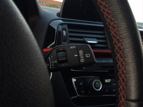 BMW 1 Serie 118i High Executive Sport | AUT | STOELVERW. | TREKHAAK AFNEEMBAAR | LMV