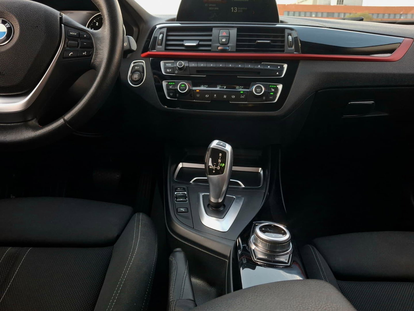 BMW 1 Serie 118i High Executive Sport | AUT | STOELVERW. | TREKHAAK AFNEEMBAAR | LMV