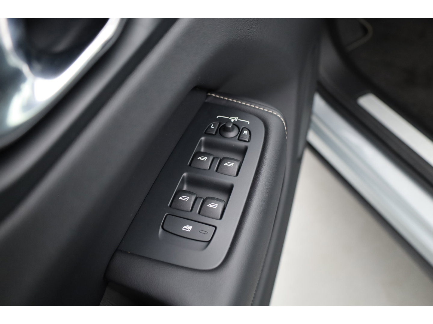 Volvo XC60 2.0 T5 R-Design | Rijklaar | Pano-dak | Trekhaak 2300kg | Head-up | Harman/  Kardon |  ACC | Blis | Camera |