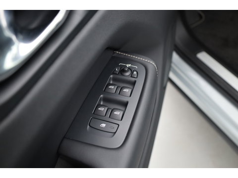 Volvo XC60 2.0 T5 R-Design | Rijklaar | Pano-dak | Trekhaak 2300kg | Head-up | Harman/  Kardon |  ACC | Blis | Camera |