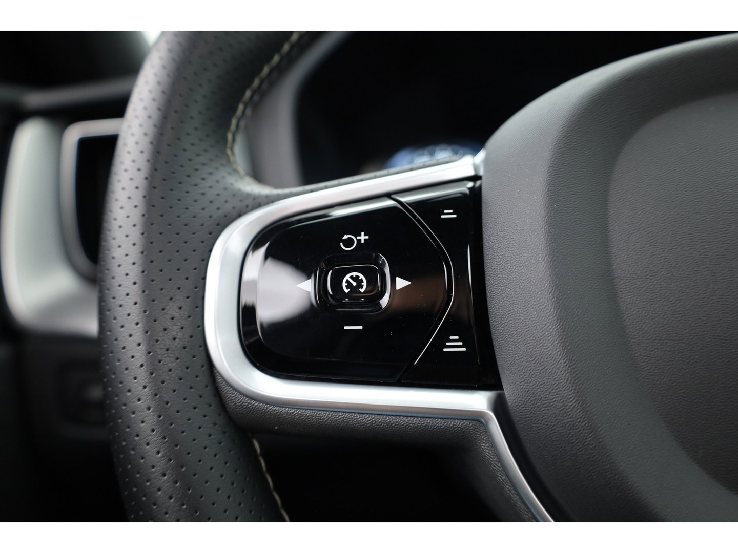 Volvo XC60 2.0 T5 R-Design | Rijklaar | Pano-dak | Trekhaak 2300kg | Head-up | Harman/  Kardon |  ACC | Blis | Camera |