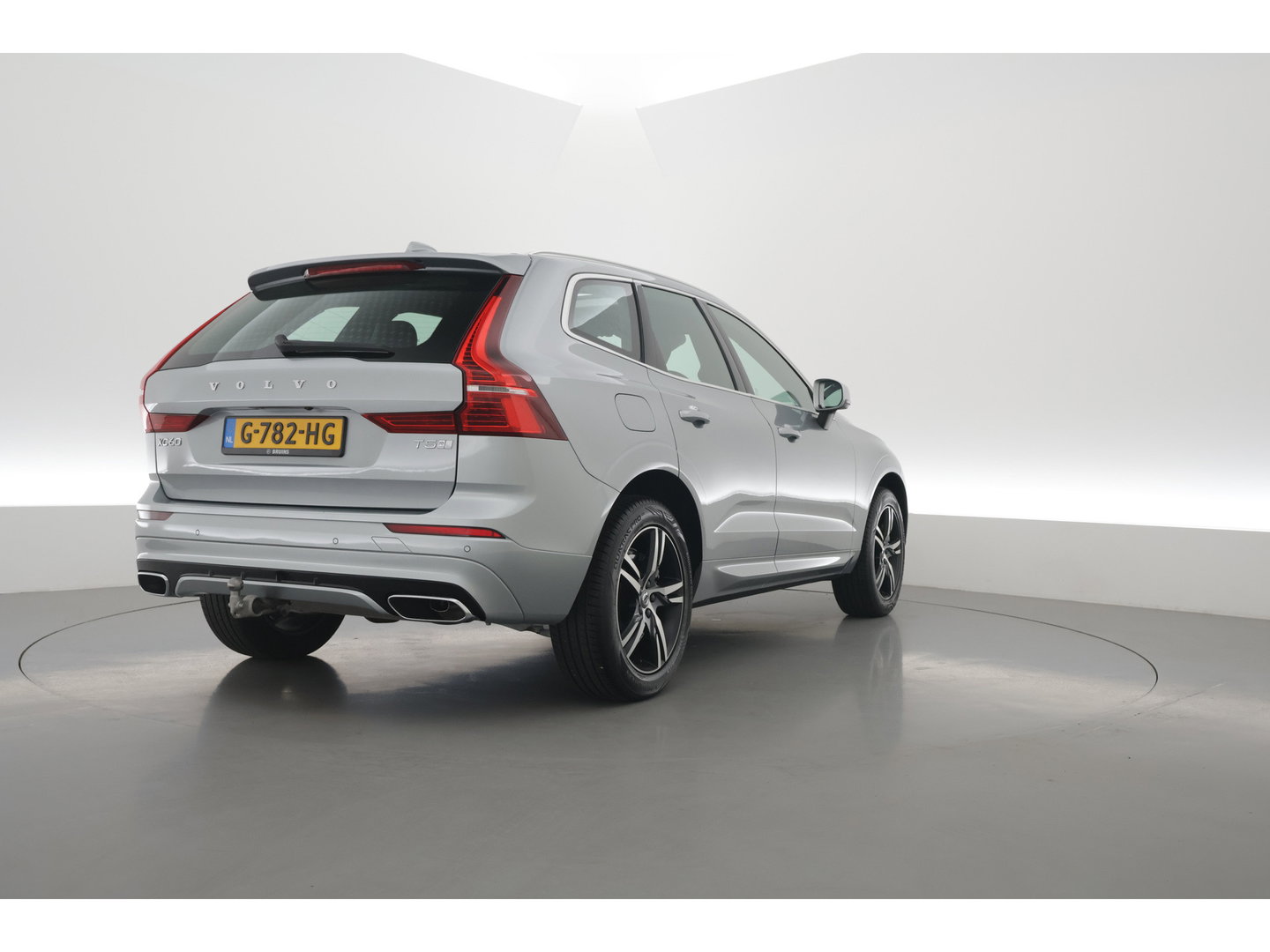 Volvo XC60 2.0 T5 R-Design | Rijklaar | Pano-dak | Trekhaak 2300kg | Head-up | Harman/  Kardon |  ACC | Blis | Camera |