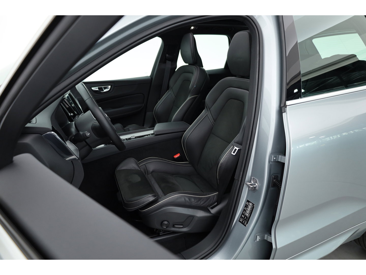 Volvo XC60 2.0 T5 R-Design | Rijklaar | Pano-dak | Trekhaak 2300kg | Head-up | Harman/  Kardon |  ACC | Blis | Camera |