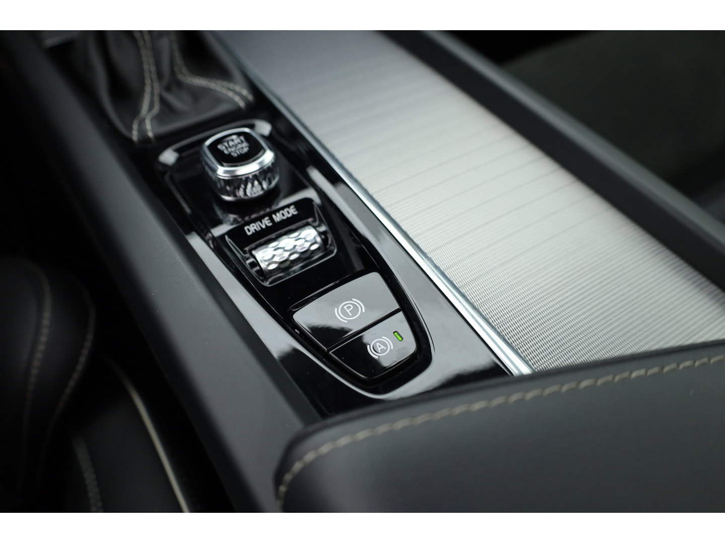 Volvo XC60 2.0 T5 R-Design | Rijklaar | Pano-dak | Trekhaak 2300kg | Head-up | Harman/  Kardon |  ACC | Blis | Camera |