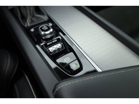 Volvo XC60 2.0 T5 R-Design | Rijklaar | Pano-dak | Trekhaak 2300kg | Head-up | Harman/  Kardon |  ACC | Blis | Camera |