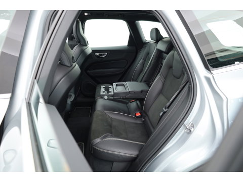 Volvo XC60 2.0 T5 R-Design | Rijklaar | Pano-dak | Trekhaak 2300kg | Head-up | Harman/  Kardon |  ACC | Blis | Camera |