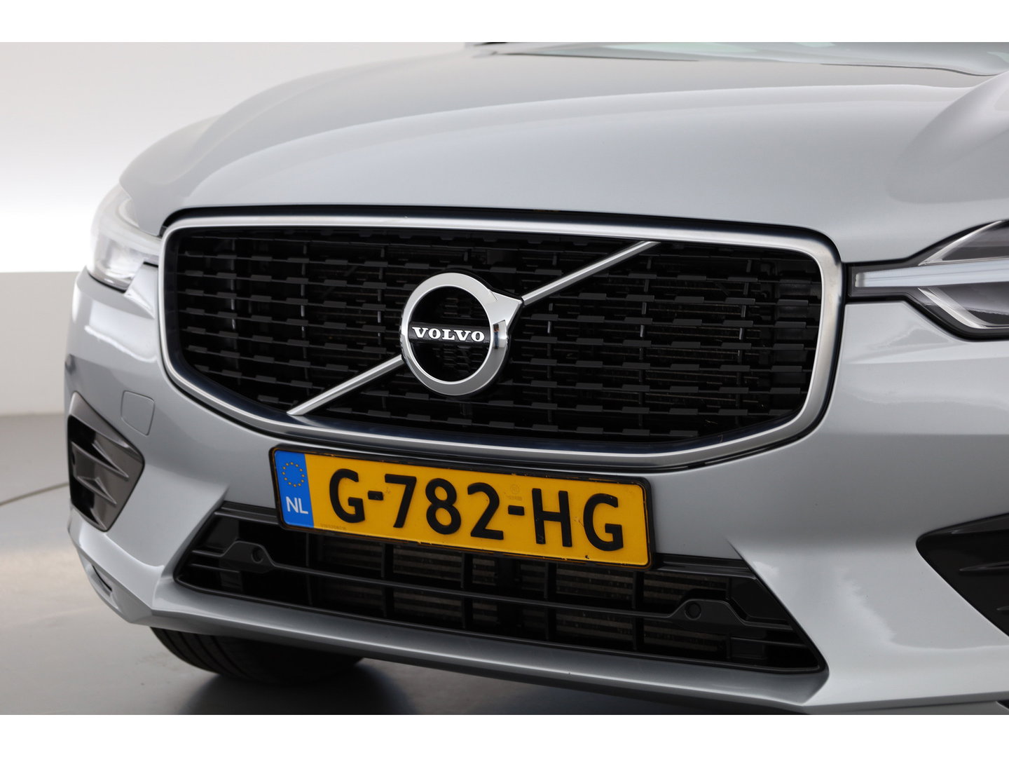 Volvo XC60 2.0 T5 R-Design | Rijklaar | Pano-dak | Trekhaak 2300kg | Head-up | Harman/  Kardon |  ACC | Blis | Camera |