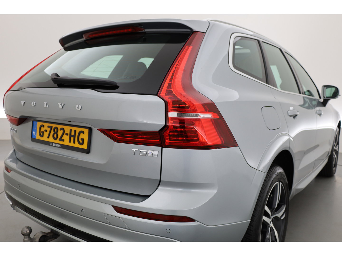 Volvo XC60 2.0 T5 R-Design | Rijklaar | Pano-dak | Trekhaak 2300kg | Head-up | Harman/  Kardon |  ACC | Blis | Camera |