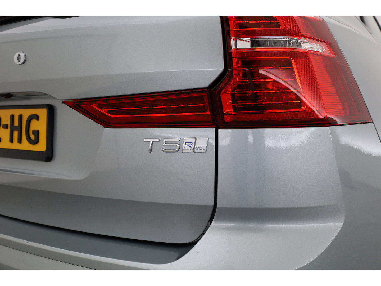 Volvo XC60 2.0 T5 R-Design | Rijklaar | Pano-dak | Trekhaak 2300kg | Head-up | Harman/  Kardon |  ACC | Blis | Camera |
