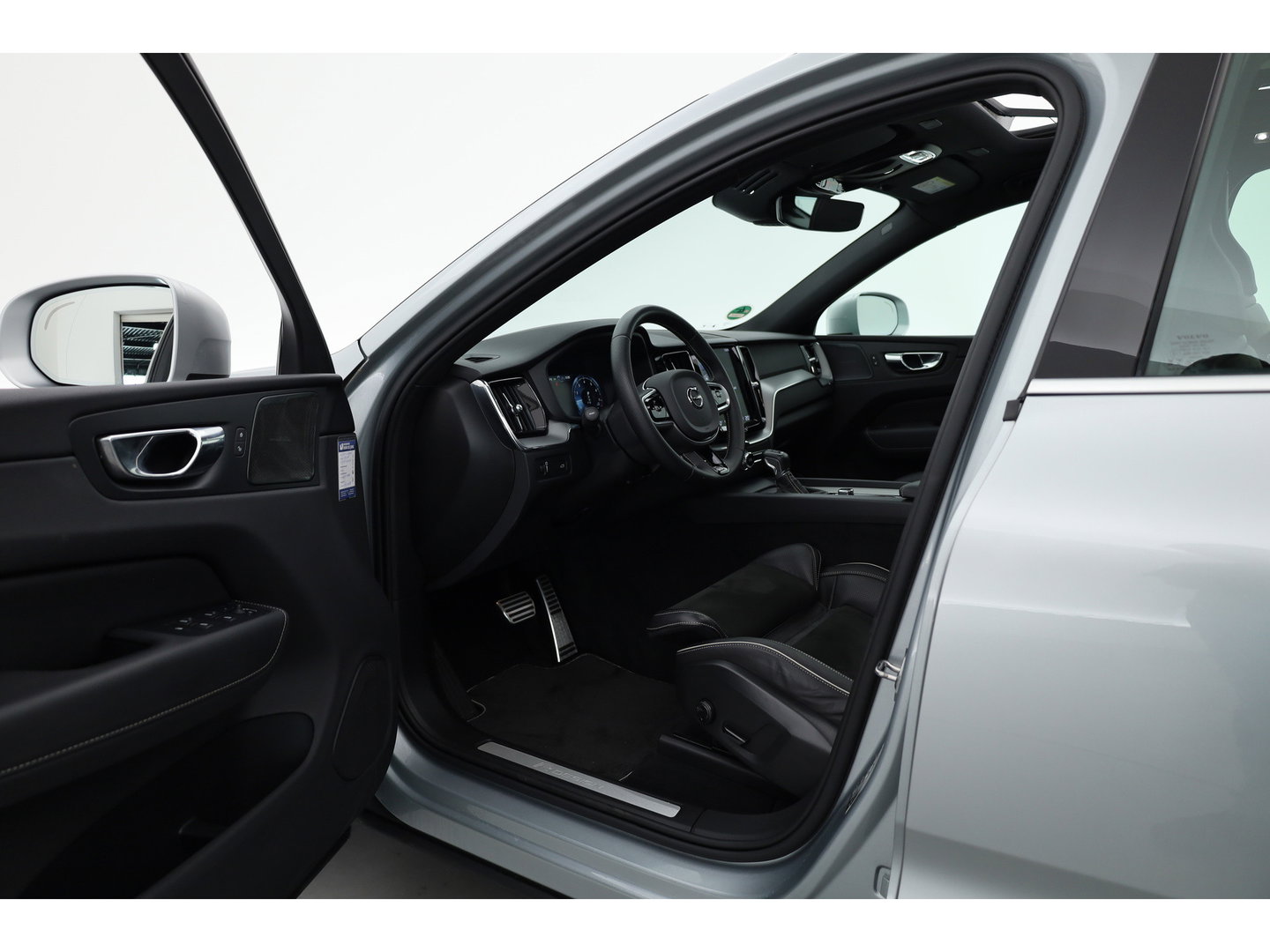 Volvo XC60 2.0 T5 R-Design | Rijklaar | Pano-dak | Trekhaak 2300kg | Head-up | Harman/  Kardon |  ACC | Blis | Camera |