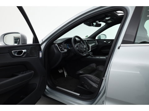 Volvo XC60 2.0 T5 R-Design | Rijklaar | Pano-dak | Trekhaak 2300kg | Head-up | Harman/  Kardon |  ACC | Blis | Camera |
