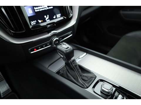 Volvo XC60 2.0 T5 R-Design | Rijklaar | Pano-dak | Trekhaak 2300kg | Head-up | Harman/  Kardon |  ACC | Blis | Camera |