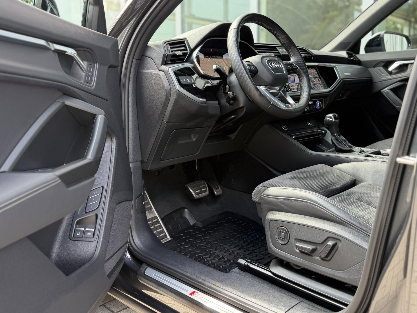 Audi Q3 Sportback 45 TFSI e S-Line |Pano|Memory|Sfeer|ACC|20"|Trekhaak|Daytona-Zwartoptiek