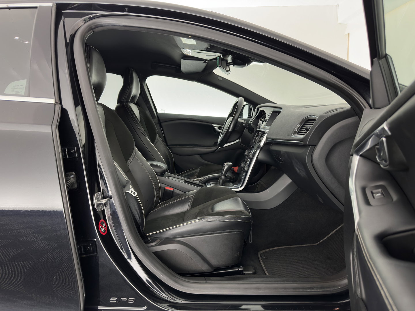 Volvo V40 2.0 D4 R-Design Business *LEATHER-MICROFIBRE | NAVI-FULLMAP | HEATED-SPORTSEATS | PRIVACY-GLASS | ECC | PDC | CRUISE | PREMIUM-AUDIO | 18''ALU*