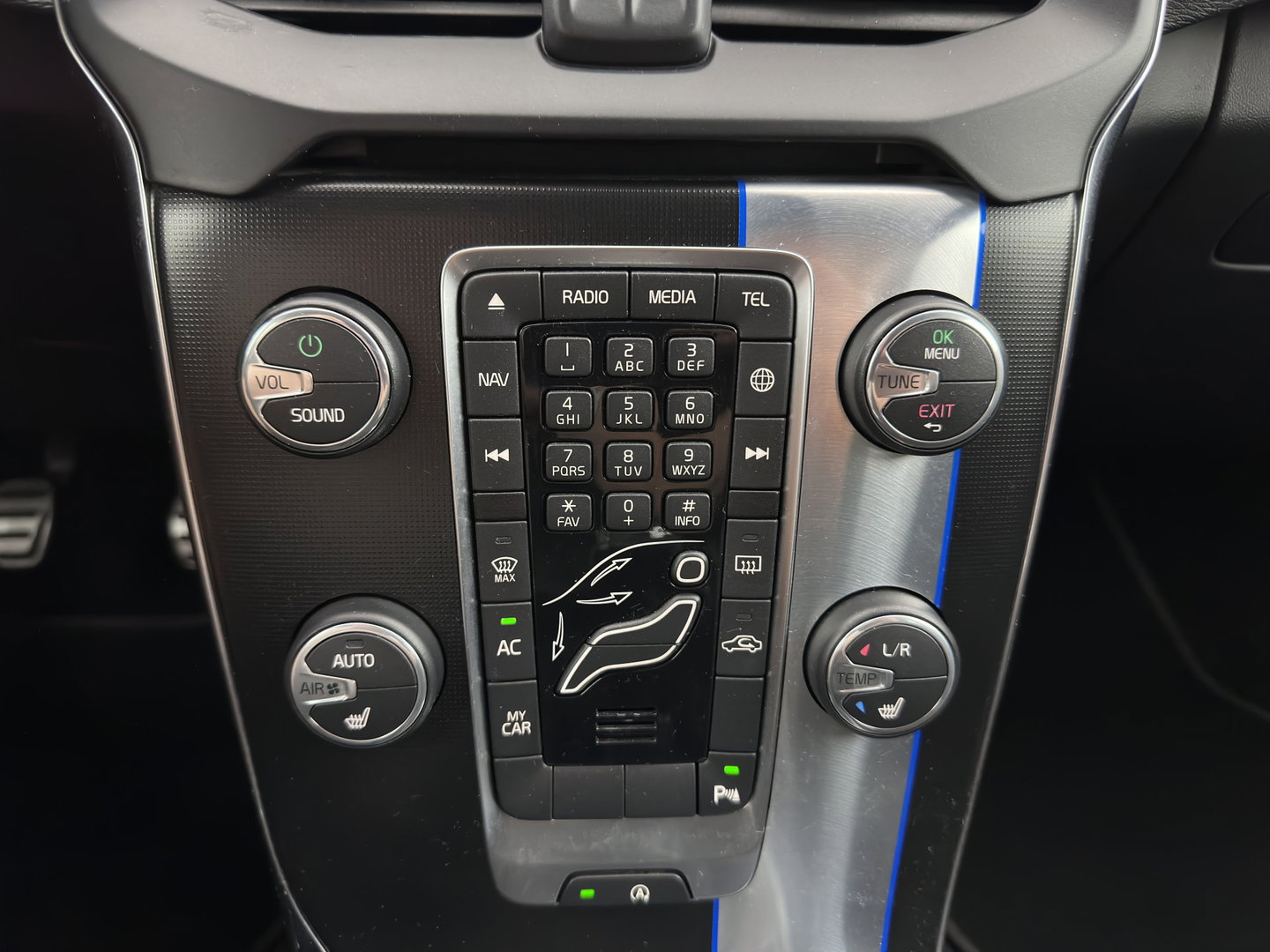 Volvo V40 2.0 D4 R-Design Business *LEATHER-MICROFIBRE | NAVI-FULLMAP | HEATED-SPORTSEATS | PRIVACY-GLASS | ECC | PDC | CRUISE | PREMIUM-AUDIO | 18''ALU*
