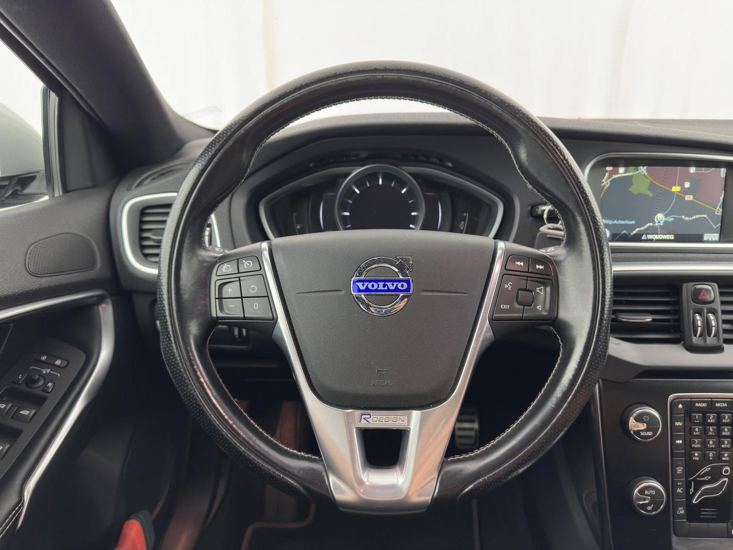 Volvo V40 2.0 D4 R-Design Business *LEATHER-MICROFIBRE | NAVI-FULLMAP | HEATED-SPORTSEATS | PRIVACY-GLASS | ECC | PDC | CRUISE | PREMIUM-AUDIO | 18''ALU*