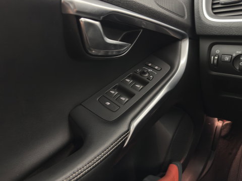 Volvo V40 2.0 D4 R-Design Business *LEATHER-MICROFIBRE | NAVI-FULLMAP | HEATED-SPORTSEATS | PRIVACY-GLASS | ECC | PDC | CRUISE | PREMIUM-AUDIO | 18''ALU*