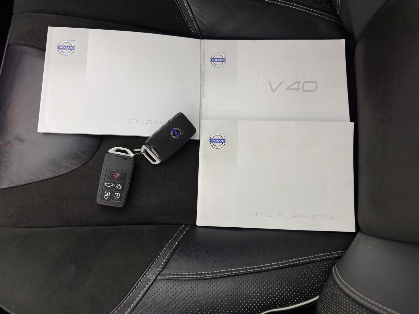 Volvo V40 2.0 D4 R-Design Business *LEATHER-MICROFIBRE | NAVI-FULLMAP | HEATED-SPORTSEATS | PRIVACY-GLASS | ECC | PDC | CRUISE | PREMIUM-AUDIO | 18''ALU*