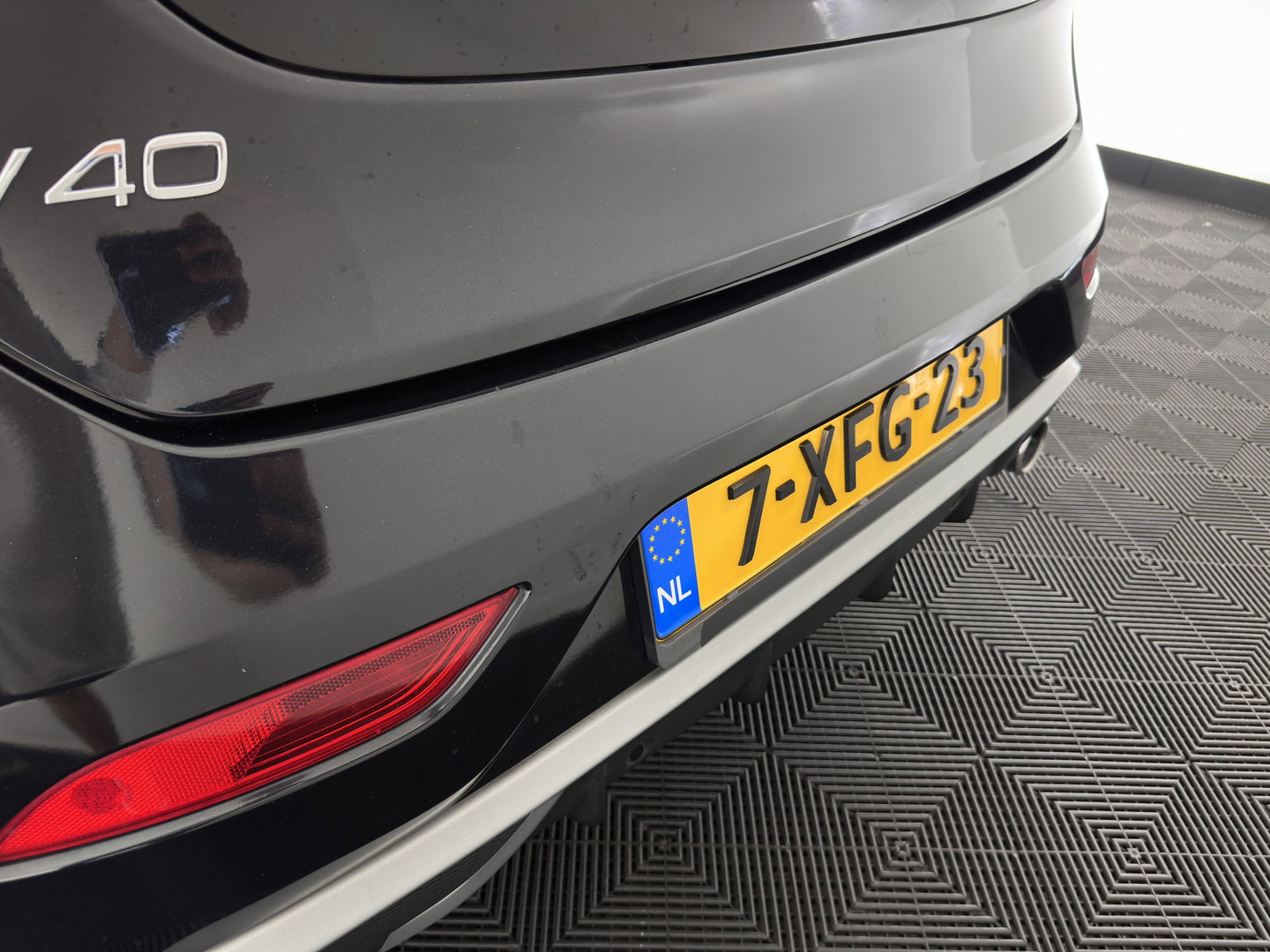 Volvo V40 2.0 D4 R-Design Business *LEATHER-MICROFIBRE | NAVI-FULLMAP | HEATED-SPORTSEATS | PRIVACY-GLASS | ECC | PDC | CRUISE | PREMIUM-AUDIO | 18''ALU*