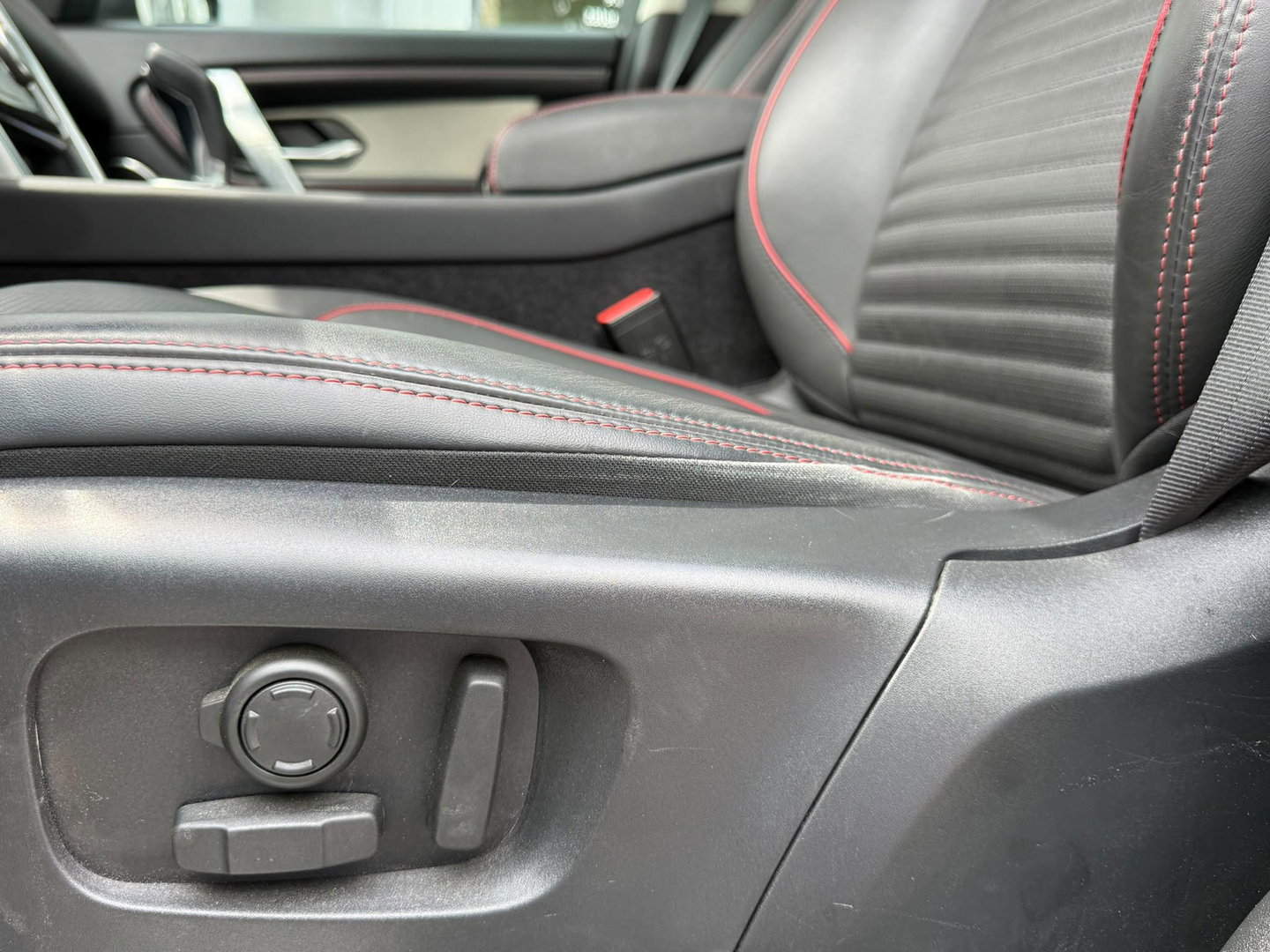 Land Rover Discovery Sport P300e 1.5 R-Dynamic HSE |Pano|ACC|Ventilatie|Winter|Meridian|Sfeer|El.Trekhaak|Silicon Premium