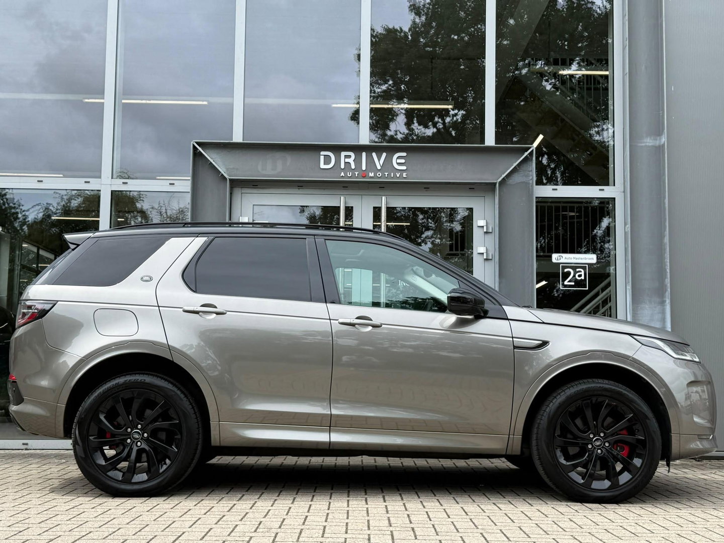 Land Rover Discovery Sport P300e 1.5 R-Dynamic HSE |Pano|ACC|Ventilatie|Winter|Meridian|Sfeer|El.Trekhaak|Silicon Premium