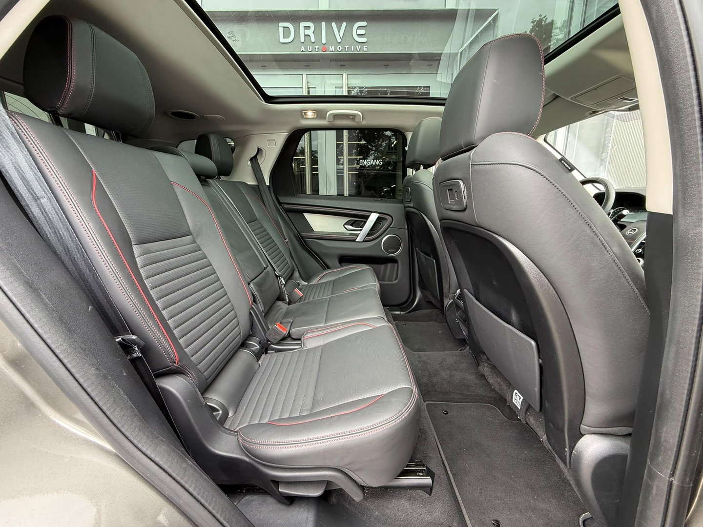 Land Rover Discovery Sport P300e 1.5 R-Dynamic HSE |Pano|ACC|Ventilatie|Winter|Meridian|Sfeer|El.Trekhaak|Silicon Premium