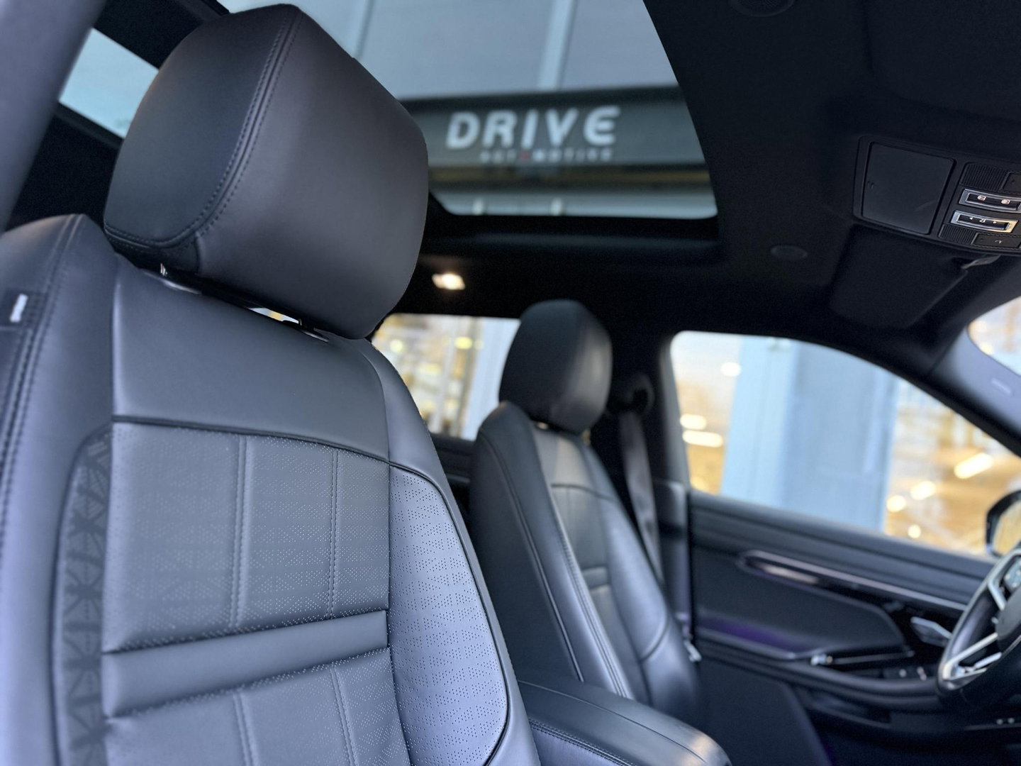 Land Rover Range Rover Evoque 1.5 P300e AWD R-Dynamic HSE Black Style|Schuif/kantel dak|Sfeer|Meridian|Matrix|Trekhaak