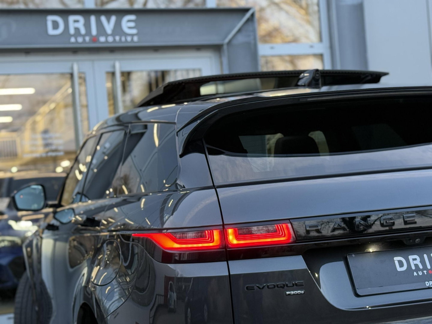 Land Rover Range Rover Evoque 1.5 P300e AWD R-Dynamic HSE Black Style|Schuif/kantel dak|Sfeer|Meridian|Matrix|Trekhaak