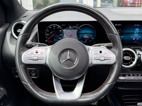 Mercedes-Benz B-Klasse 200 Bus. Solution AMG Night|Pano|Carplay|Sfeer|Cam|Trekhaak